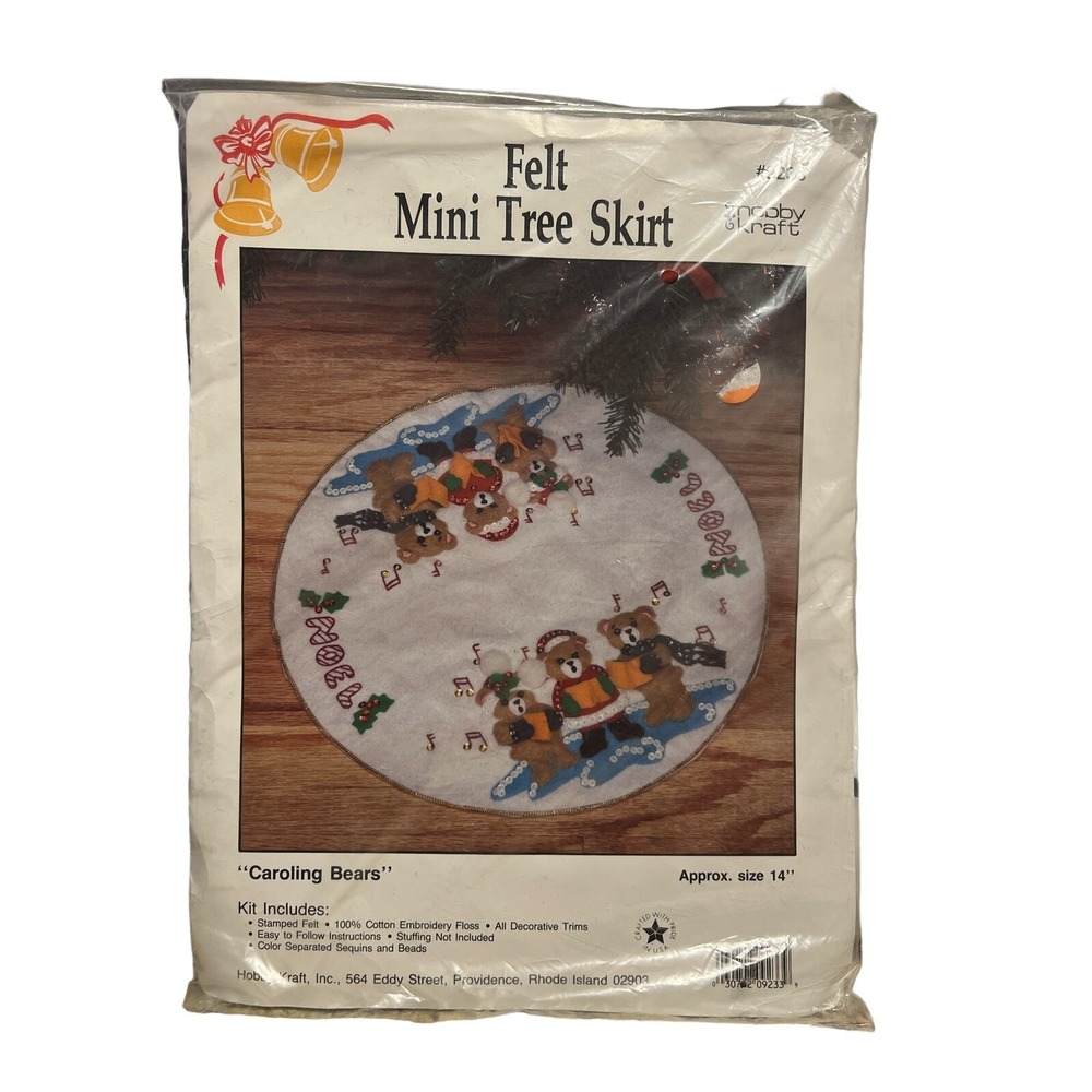 Vtg Hobby Kraft MINI 14" Felt‎ Tree Skirt Felt Applique Xmas Caroling Teddy Bear
